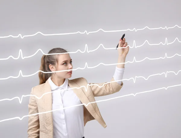 Medico donna e linee cardiografiche — Foto Stock