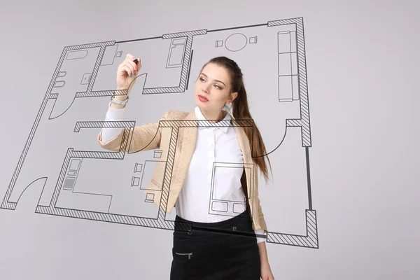 Vrouwelijke architect werken met een virtueel appartement plan — Stockfoto