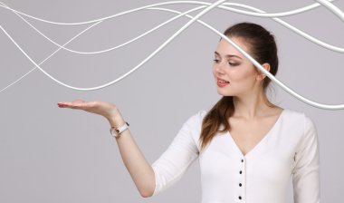 Elektrik kablolar ve teller, kadınla kavisli çizgiler