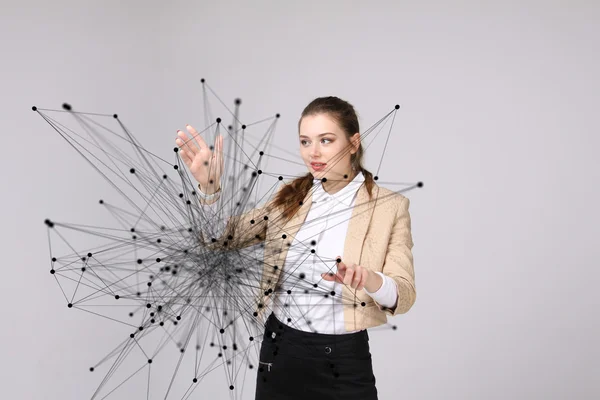Conceito de conexão de rede global, mulher trabalhando com interface futurista . — Fotografia de Stock