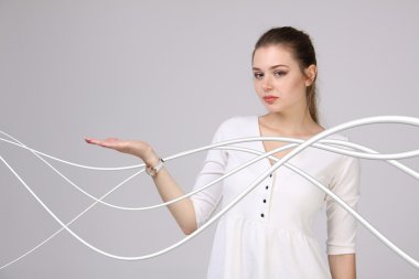 Elektrik kablolar ve teller, kadınla kavisli çizgiler