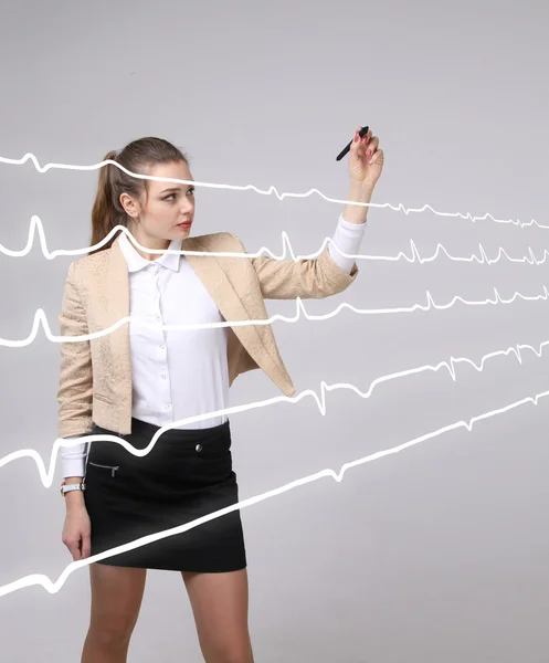 Medico donna e linee cardiografiche — Foto Stock