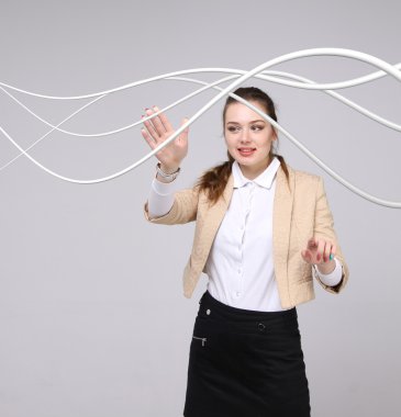 Elektrik kablolar ve teller, kadınla kavisli çizgiler