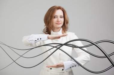 Elektrik kablolar ve teller, kadınla kavisli çizgiler