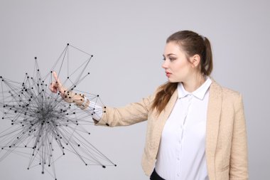 Küresel ağ bağlantı kavramı, fütüristik bilgisayar arayüzü ile çalışan kadın.