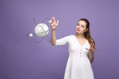 Kadın bilim atom modeli, araştırma kavramı ile