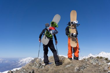 Yokuş yukarı freeride için aşırı spor yürüyüş snowboard