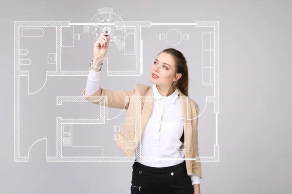 Arquitecta que trabaja con un plan de apartamentos virtual — Foto de Stock