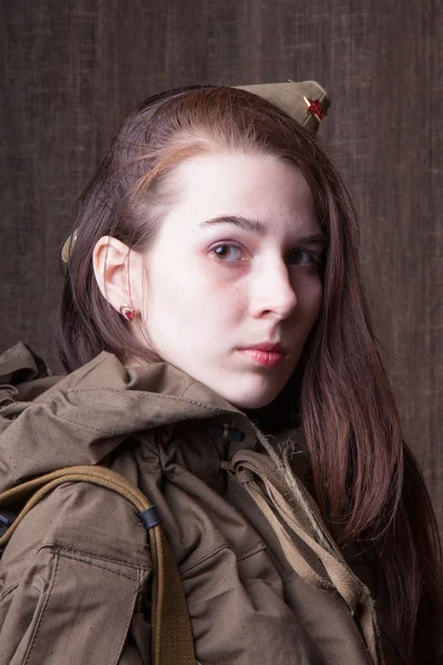 Mujer con uniforme militar ruso. Soldado femenino durante la Segunda Guerra Mundial . —  Fotos de Stock