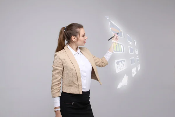 Kvinna att trycka på high-tech typ av modern multimedia knappar på en virtuell bakgrund — Stockfoto