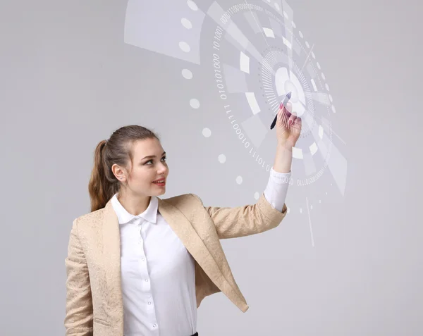 Tecnología del futuro. Mujer trabajando con interfaz futurista — Foto de Stock