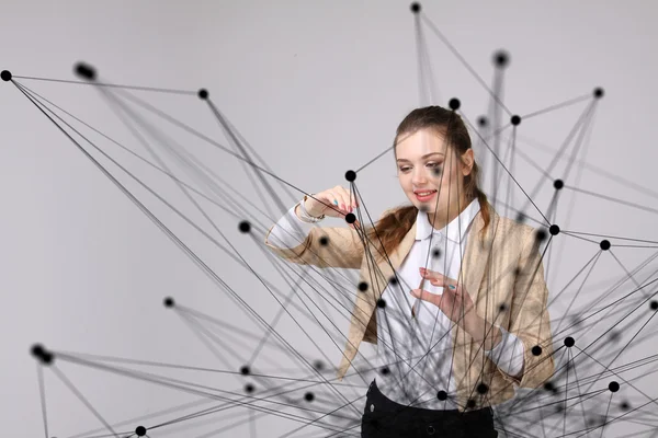 Conceito de conexão de rede global, mulher trabalhando com interface de computador futurista . — Fotografia de Stock