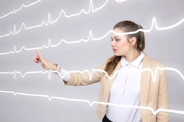 Médecin femme travaillant avec des lignes de cardiogramme — Photo