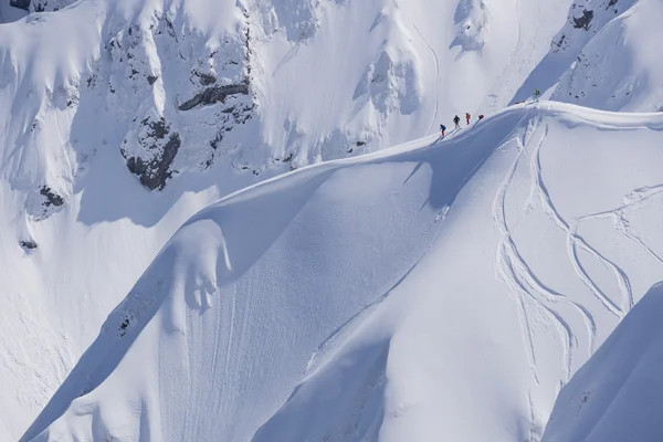 Snowboard freeride, snowboard ve parçaları bir dağ yamacında. Aşırı kış spor.