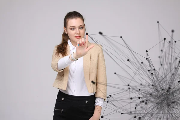 Conceito de conexão de rede global, mulher trabalhando com interface de computador futurista . — Fotografia de Stock