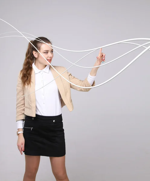 Mujer con cables eléctricos o cables, líneas curvas — Foto de Stock