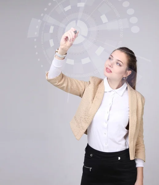 Tecnología del futuro. Mujer trabajando con interfaz futurista — Foto de Stock