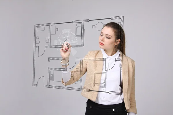 Ženské architekt pracuje s plánem virtuální byt — Stock fotografie