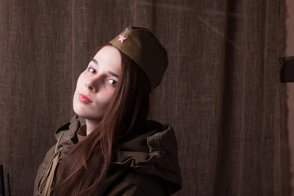 Kobieta w rosyjskich mundurach wojskowych. Polką, która podczas II wojny światowej. — Zdjęcie stockowe