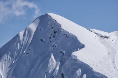 Dağ manzarası, Kayak Merkezi Krasnaya Polyana. Rusya, Soçi, Kafkas Dağları.