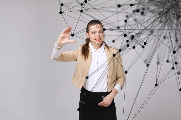 Világméretű hálózat vagy vezeték nélküli internet kapcsolat futurisztikus fogalma. A kapcsolódó pontok dolgozó nő. — Stock Fotó
