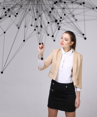 Dünya çapında ağ veya kablosuz Internet bağlantısı fütüristik konsept. Bağlantılı noktalar ile çalışan kadın.