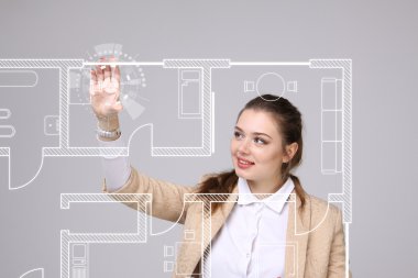 kadın mimar bir sanal daire planı ile çalışma