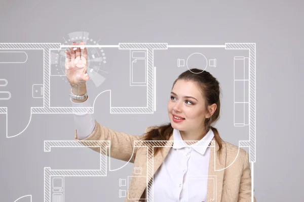 Vrouwelijke architect werken met een virtueel appartement plan — Stockfoto