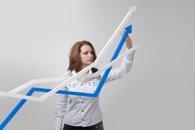 İş kadını ile büyüme Grafiği gri arka plan üzerinde çalışma