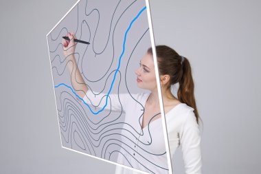 Coğrafi bilgi sistemleri kavramı, fütüristik CBS arayüzü ile şeffaf ekranda çalışan kadın bilim adamı.