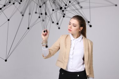 Dünya çapında ağ veya kablosuz Internet bağlantısı fütüristik konsept. Bağlantılı noktalar ile çalışan kadın.