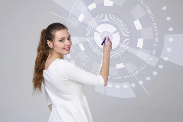 Technologie du futur. Femme travaillant avec une interface futuriste — Photo