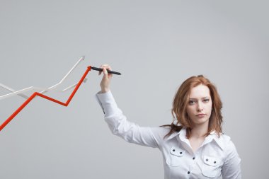 İş kadını ile büyüme Grafiği gri arka plan üzerinde çalışma