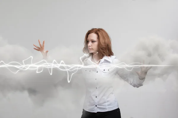 女人做魔术效果 — — flash 闪电。电力，高能量的概念. — 图库照片