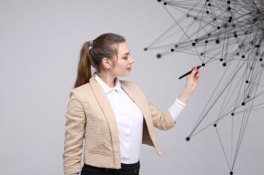 Dünya çapında ağ veya kablosuz Internet bağlantısı fütüristik konsept. Bağlantılı noktalar ile çalışan kadın.