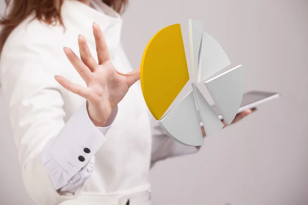 Woman shows a pie chart, circle diagram. Business analytics concept. — Stock Photo, Image