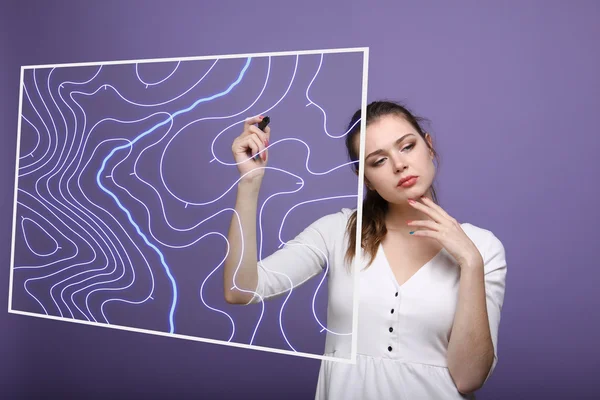 Concepto de sistemas de información geográfica, mujer científica que trabaja con una interfaz SIG futurista en una pantalla transparente . — Foto de Stock