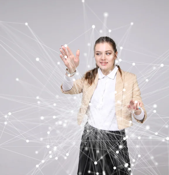 Concepto futurista de red mundial o conexión inalámbrica a Internet. Mujer trabajando con puntos vinculados . — Foto de Stock