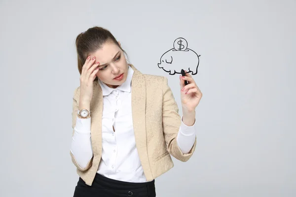 Jovem mulher desenho um porquinho Banco — Fotografia de Stock