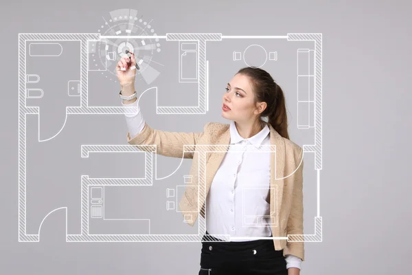 Architektin arbeitet mit virtuellem Wohnplan — Stockfoto