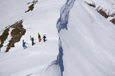Yokuş yukarı freeride için aşırı spor yürüyüş snowboard