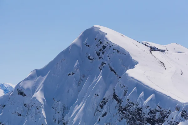 山の頂と青空 — ストック写真