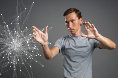 Bağlantılı noktalar ile çalışan adam. Kablosuz bağlantı kavramı.