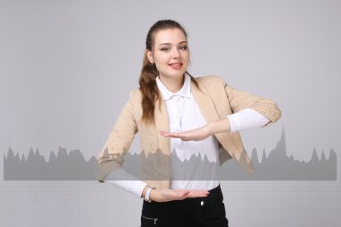 Graph grafiği ile çalışan genç kadın. İşletme, borsa kavramı için gelecekteki teknolojileri