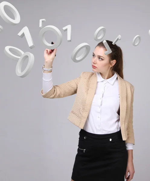 Frau, die mit binärem Code arbeitet, Konzept der digitalen Technologie. — Stockfoto