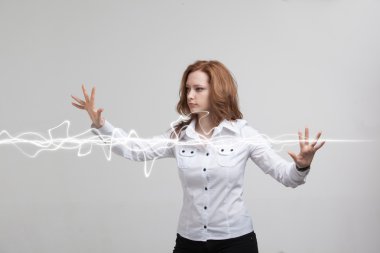 Kadın yapma etkisi magic - yıldırım flash. Elektrik, yüksek enerji kavramı.