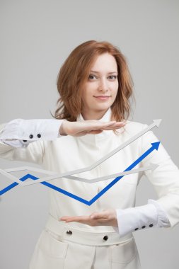 İş kadını ile büyüme Grafiği gri arka plan üzerinde çalışma