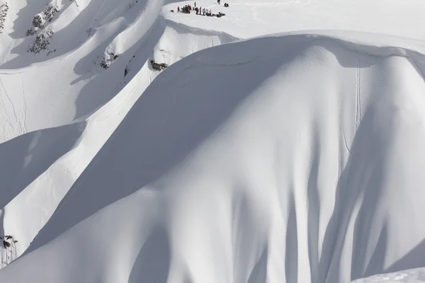 雪に覆われた山の斜面 — ストック写真