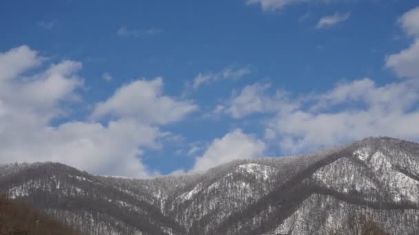 Засніжені гори, хмари Timelapse. Кавказ — стокове відео