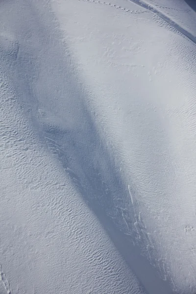 Fond de pente de montagne enneigée — Photo